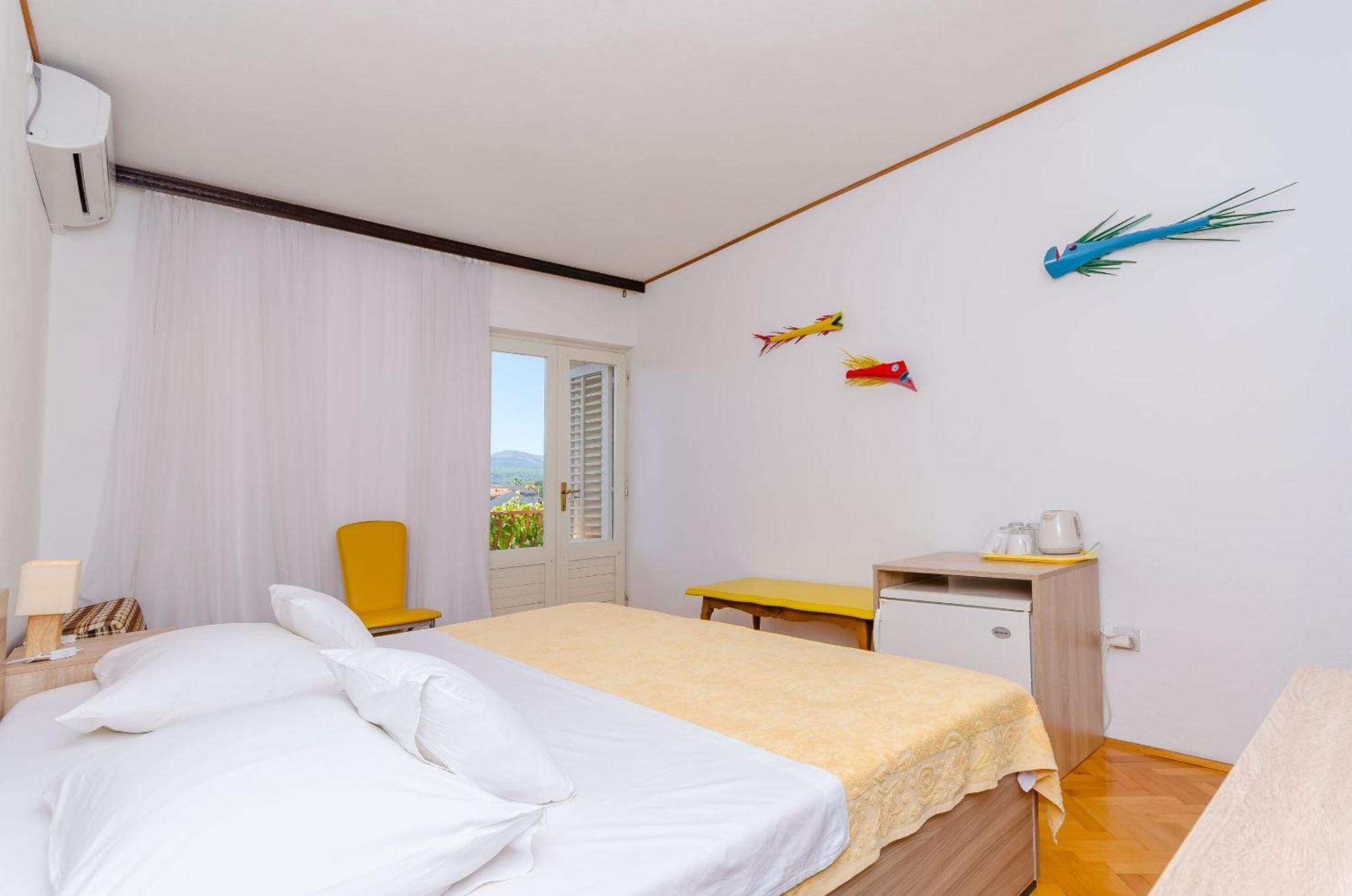 Apartments And Rooms Darinka ヴルボスカ エクステリア 写真